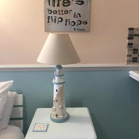 Blacksmiths Boutique לינה וארוחת בוקר מפרץ רובין הוד